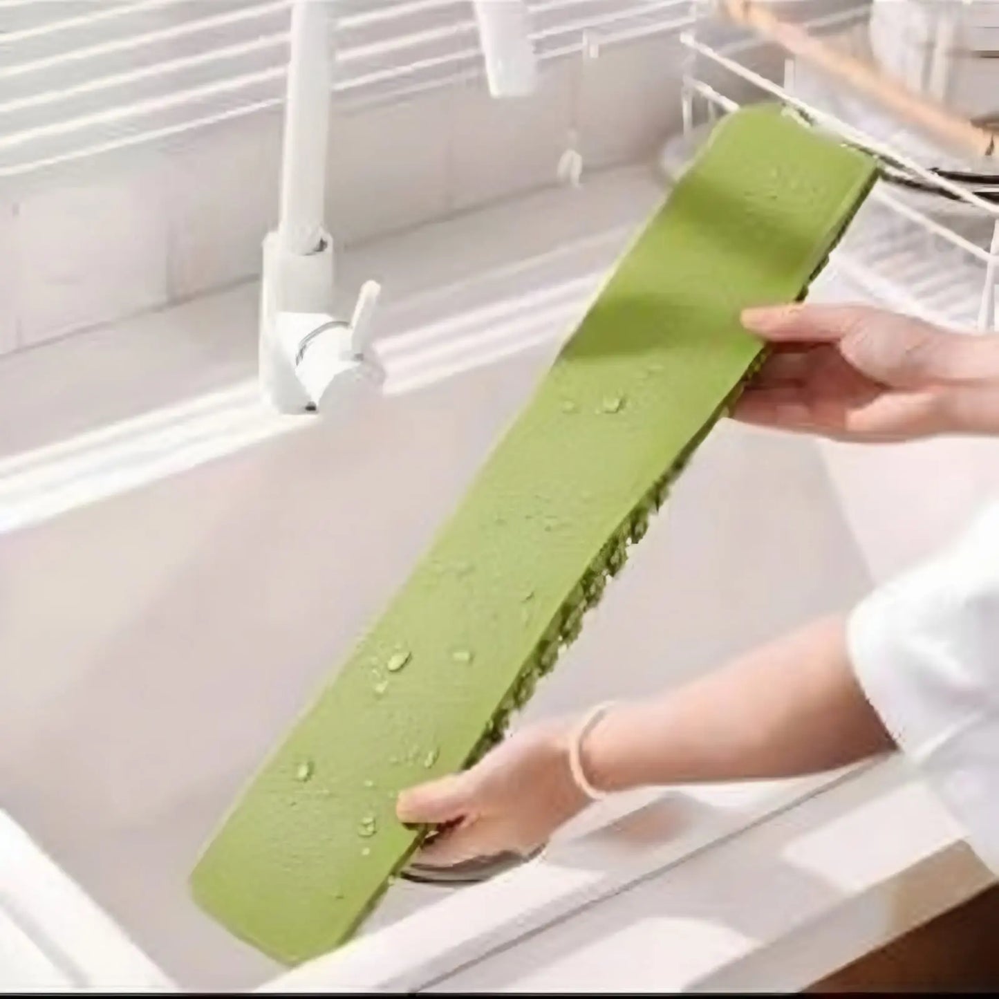 Havenly™ Silicone Sink Splash Guard – Flexible, Anti-Splash Water Deflector with Strong Suction Base - HAVENLY